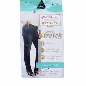 NWT  Signature Levi Curvy Straight Stretch Jeans Size 4